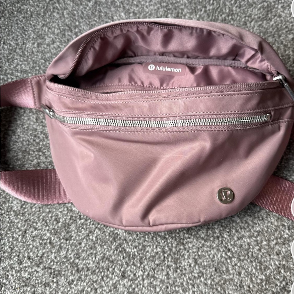 Lululemon 2.5 L City Adventurer Bag Twilight Rose